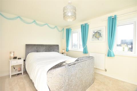 3 bedroom semi-detached house for sale, South Parkway, Seacroft, Leeds, West Yorkshire