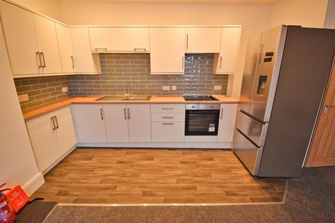 2 bedroom apartment to rent, Church Street, Cromer