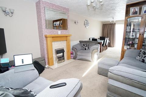 4 bedroom townhouse for sale, Fourlands Gardens, Idle, Bradford