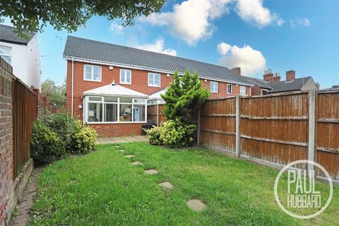 3 bedroom end of terrace house for sale, Victoria Road, Oulton Broad, NR33