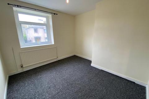 3 bedroom end of terrace house to rent, Almondbury Bank, Almondbury, Huddersfield