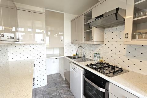 2 bedroom flat to rent, Bateman House, Otto Street, London, SE17