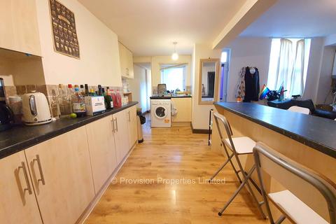 2 bedroom flat to rent, Moorland Avenue, Hyde Park LS6