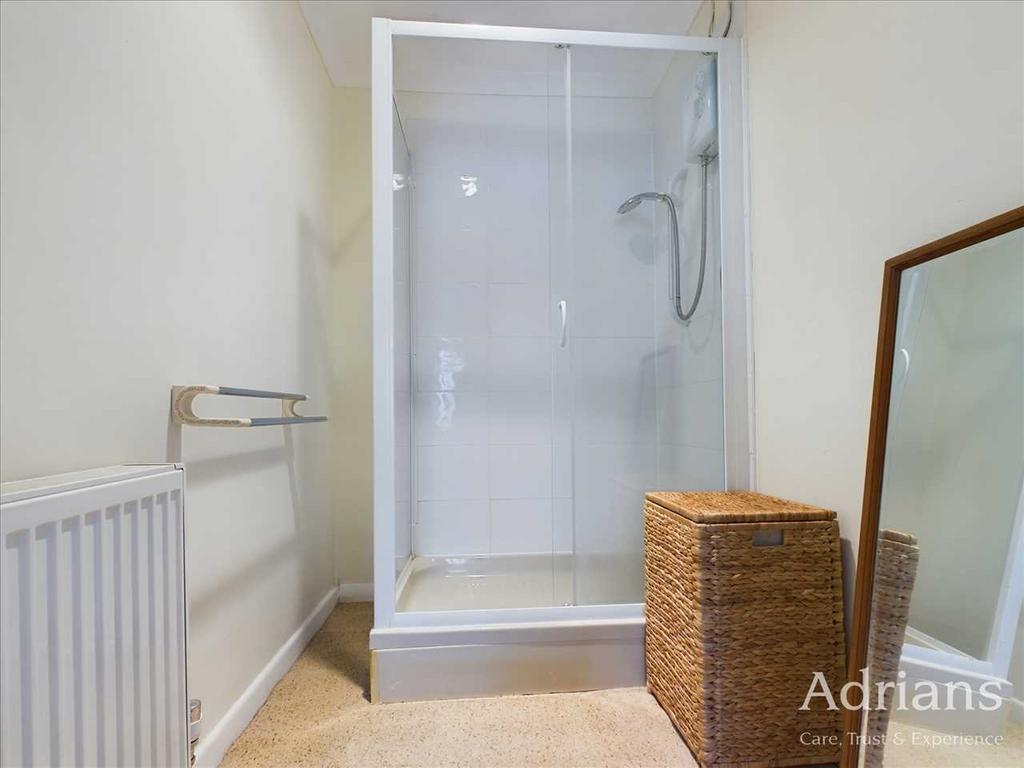 En suite shower