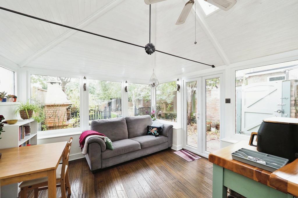 Kitchen Seating Area