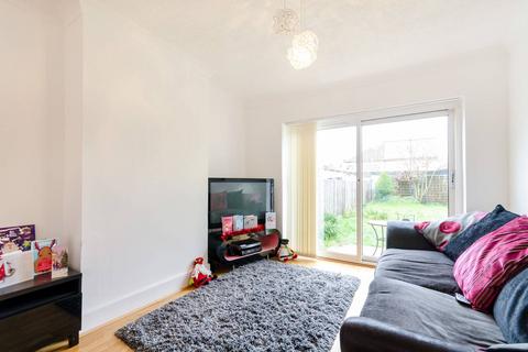 4 bedroom semi-detached house to rent, Ravenswood Avenue, Tolworth, Surbiton, KT6