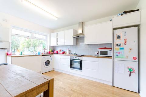 4 bedroom semi-detached house to rent, Ravenswood Avenue, Tolworth, Surbiton, KT6