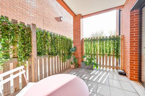 1 bedroom flat for sale, Salisbury Street, Acton, London, W3