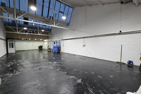 Industrial unit to rent, Wantz Road, Dagenham RM10