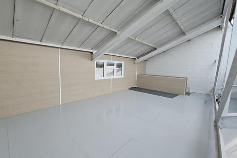 Industrial unit to rent, Wantz Road, Dagenham RM10