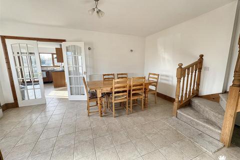 4 bedroom end of terrace house for sale, Pembrey Road, Kidwelly