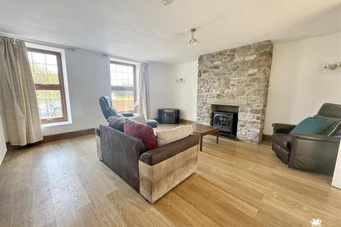 4 bedroom end of terrace house for sale, Pembrey Road, Kidwelly