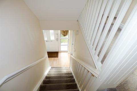 3 bedroom semi-detached house to rent, Redwood Avenue, South Shields