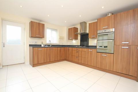 4 bedroom end of terrace house for sale, Weavers Close, Eastbourne, BN21 2BA