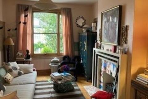 2 bedroom maisonette to rent, Shepherd's Bush W12 W12