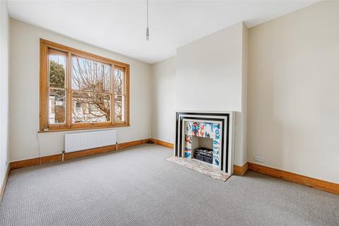 2 bedroom maisonette to rent, Shepherd's Bush W12 W12