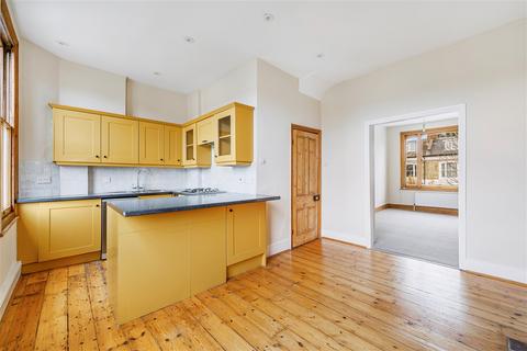 2 bedroom maisonette to rent, Shepherd's Bush W12 W12