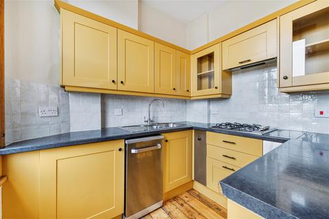 2 bedroom maisonette to rent, Shepherd's Bush W12 W12