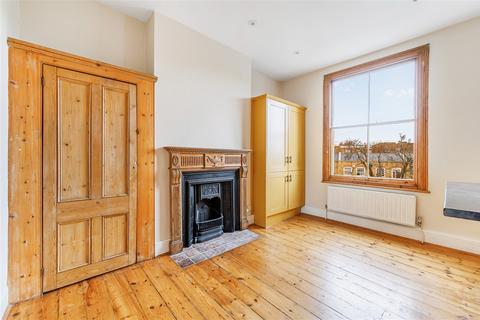 2 bedroom maisonette to rent, Shepherd's Bush W12 W12