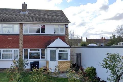 3 bedroom end of terrace house to rent, Sussex Close, Ilford IG4