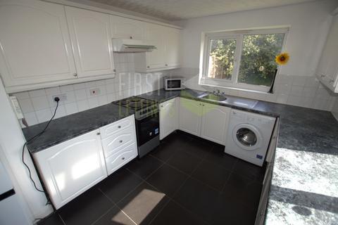 4 bedroom semi-detached house to rent, Greenhill Road, Leicester LE2