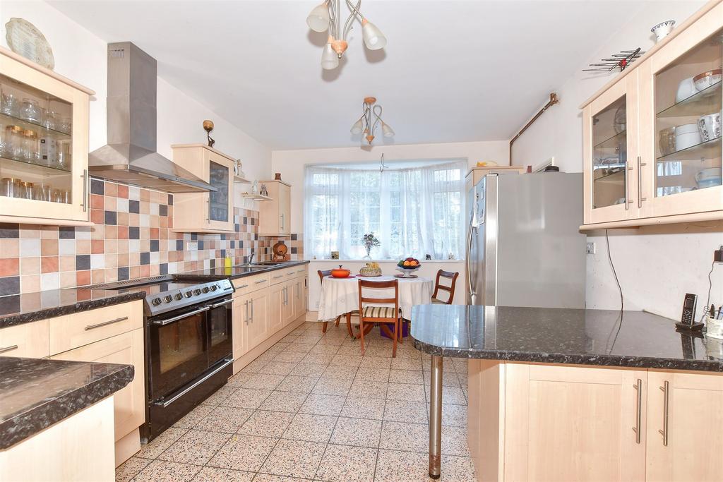 Kitchen/ Breakfast Room