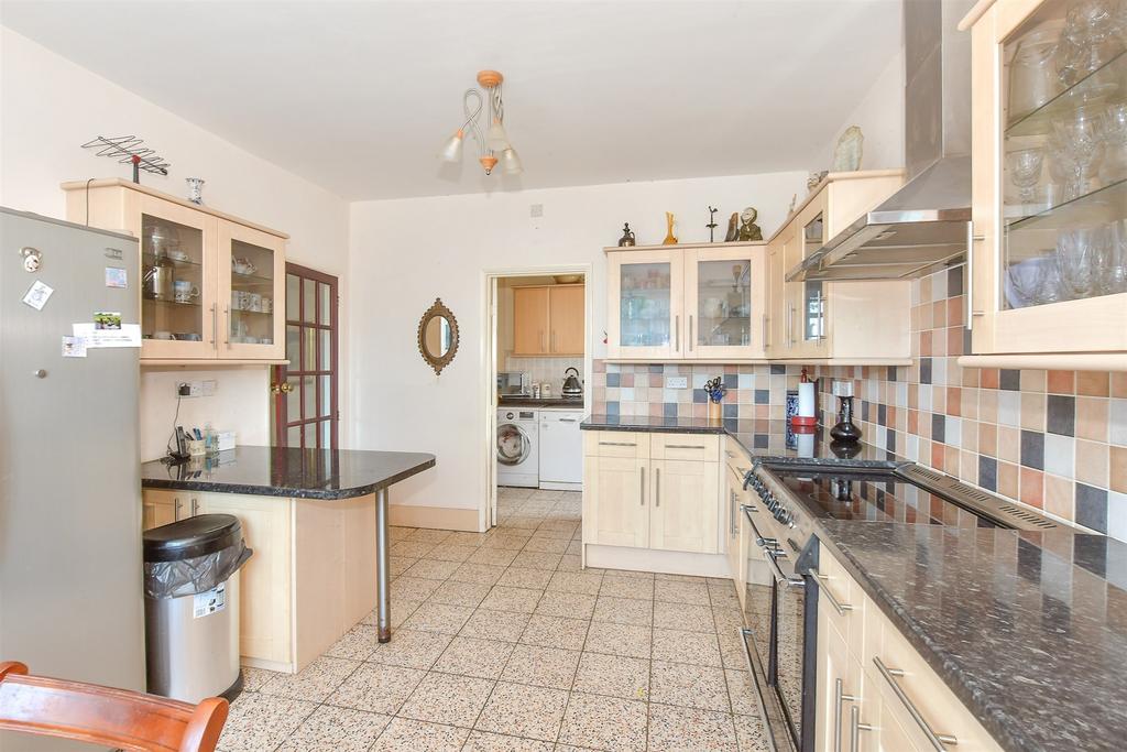 Kitchen/ Breakfast Room