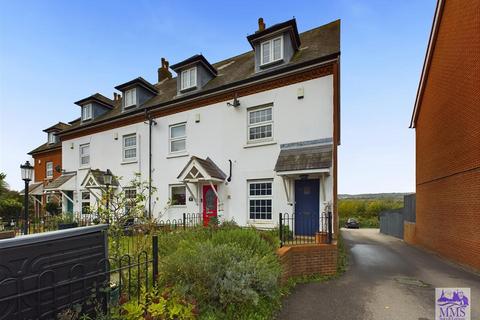 14 Hall Road, Wouldham, Rochester, ME1 3XN
