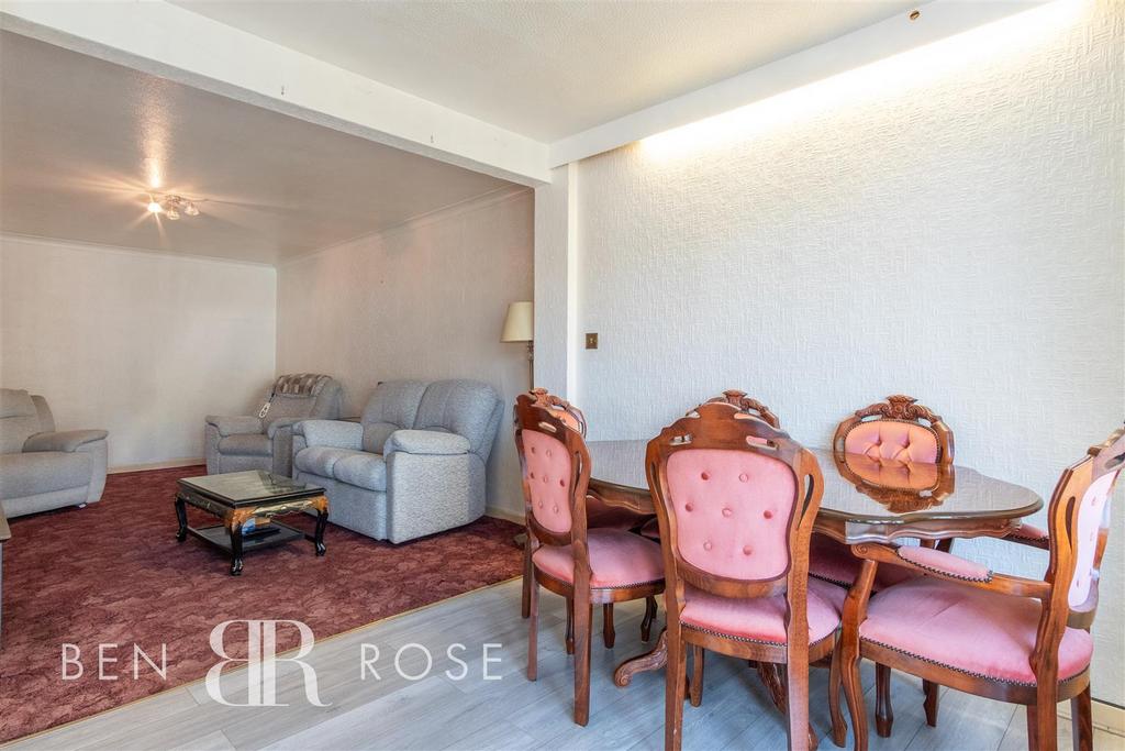Lounge/Dining Room