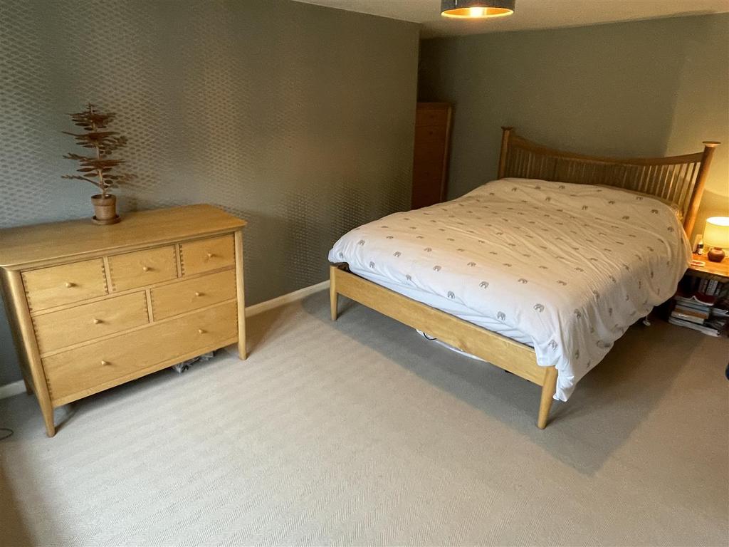 Bedroom 1.JPG