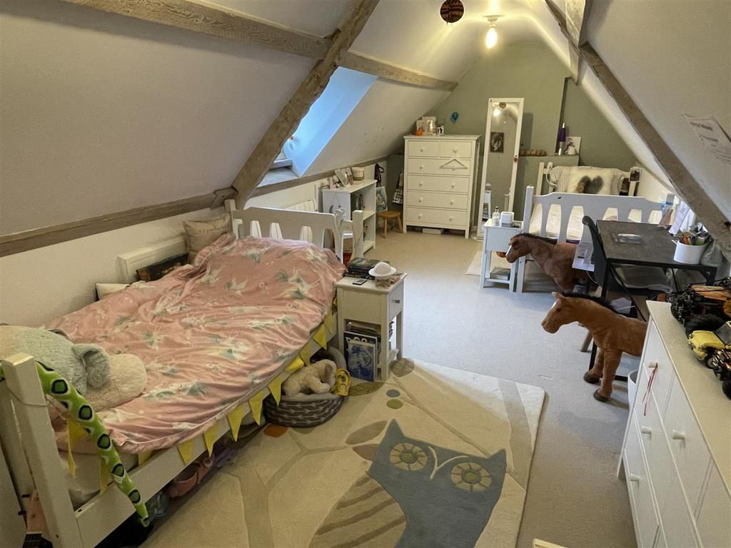 Bedroom 2.JPG