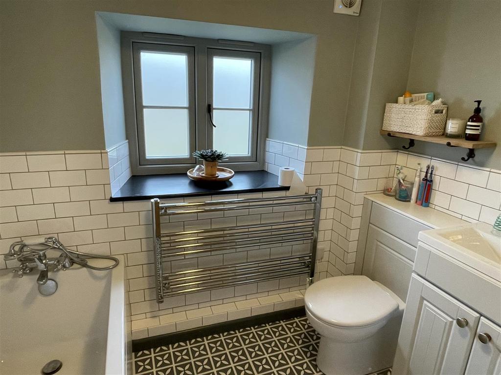 Bathroom.JPG
