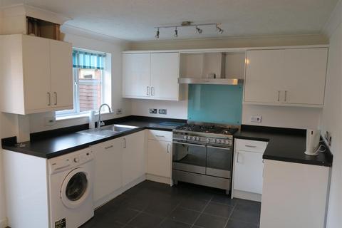 3 bedroom semi-detached house to rent, Cashford Gate, Taunton TA2