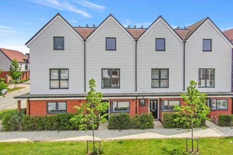 3 bedroom townhouse for sale, Chilmington Avenue, Ashford TN23