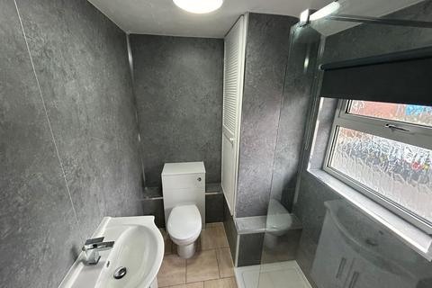 2 bedroom flat to rent, The Uplands, Smethwick, West Midlands, B67