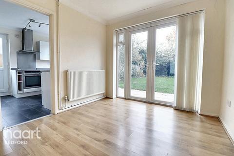 15 Caves Lane, Bedford, MK40 3DR