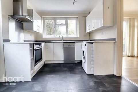 15 Caves Lane, Bedford, MK40 3DR