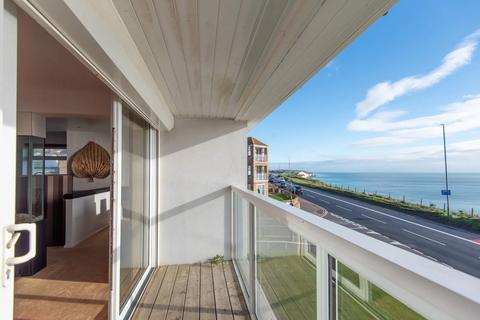 2 bedroom flat to rent, Marine Drive, Rottingdean BN2