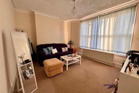 2 bedroom flat to rent, Westborough Road, Westcliff-On-Sea