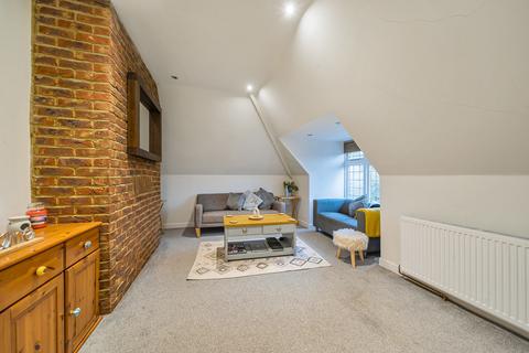 1 bedroom apartment for sale, Frithwood Avenue, Northwood, Middlesex