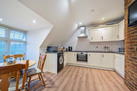 1 bedroom apartment for sale, Frithwood Avenue, Northwood, Middlesex