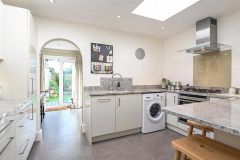 2 bedroom semi-detached house to rent, Thistlecroft Road, Hersham, Walton-On-Thames