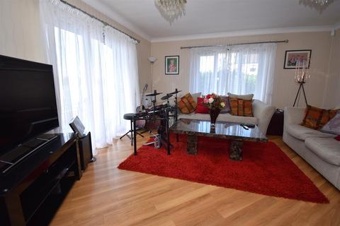 4 bedroom end of terrace house for sale, Harbour View, South Shields