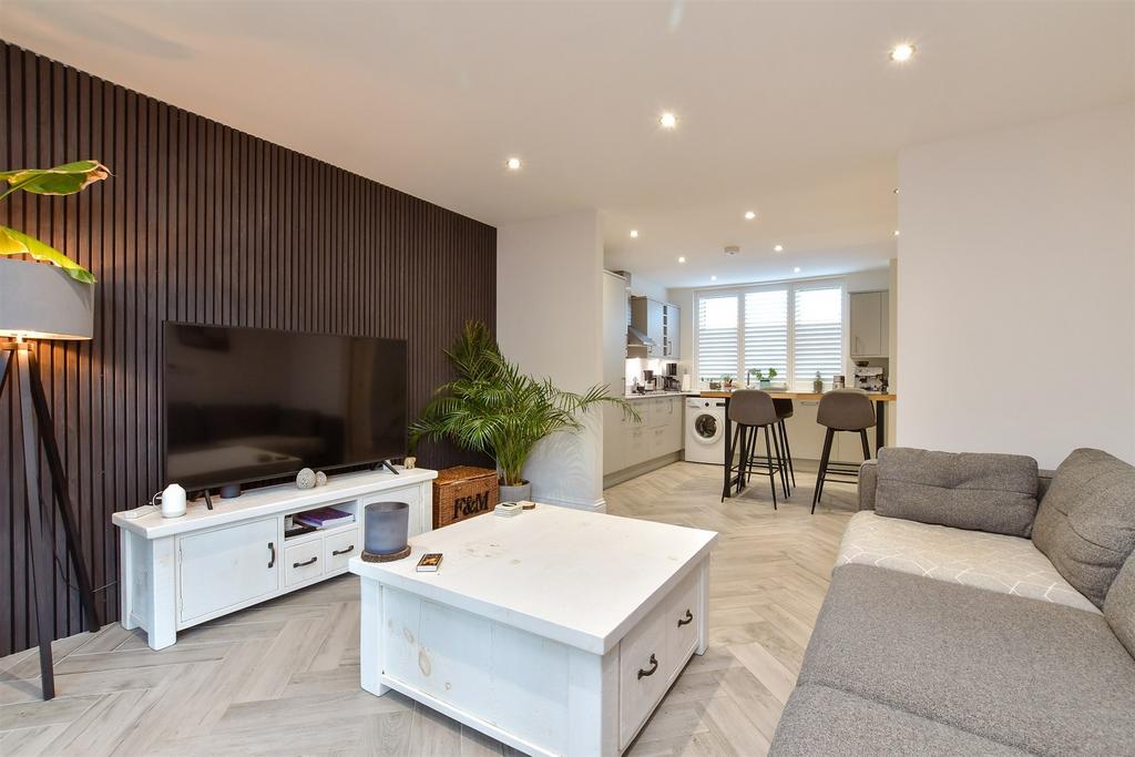 Kitchen/ Dining Area