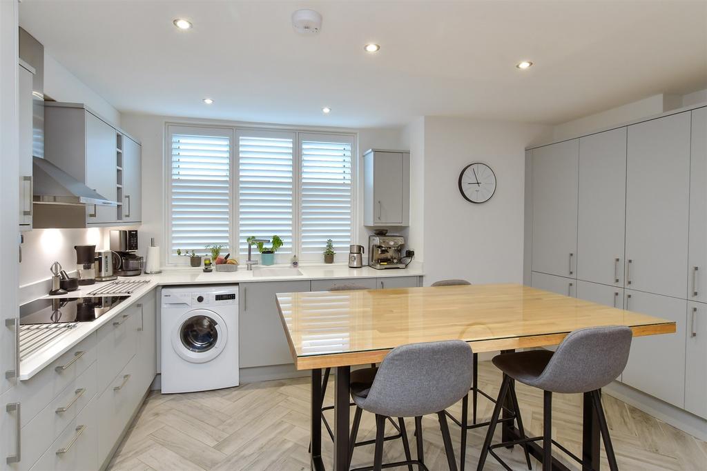 Kitchen/ Dining Area