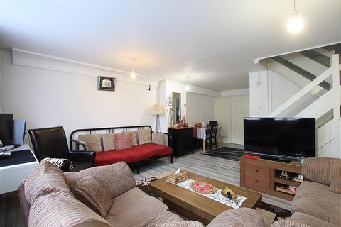 2 bedroom apartment for sale, Norman Crescent, Heston TW5