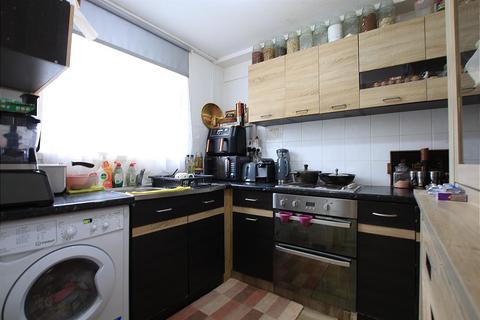 undefined, Norman Crescent, Heston TW5