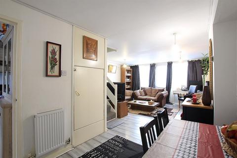 undefined, Norman Crescent, Heston TW5