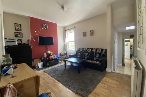 2 bedroom maisonette to rent, Spencer Road, Harrow