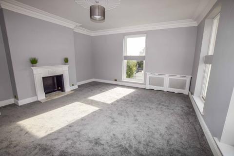 3 bedroom flat to rent, Green Walk, Bowdon, Altrincham, WA14